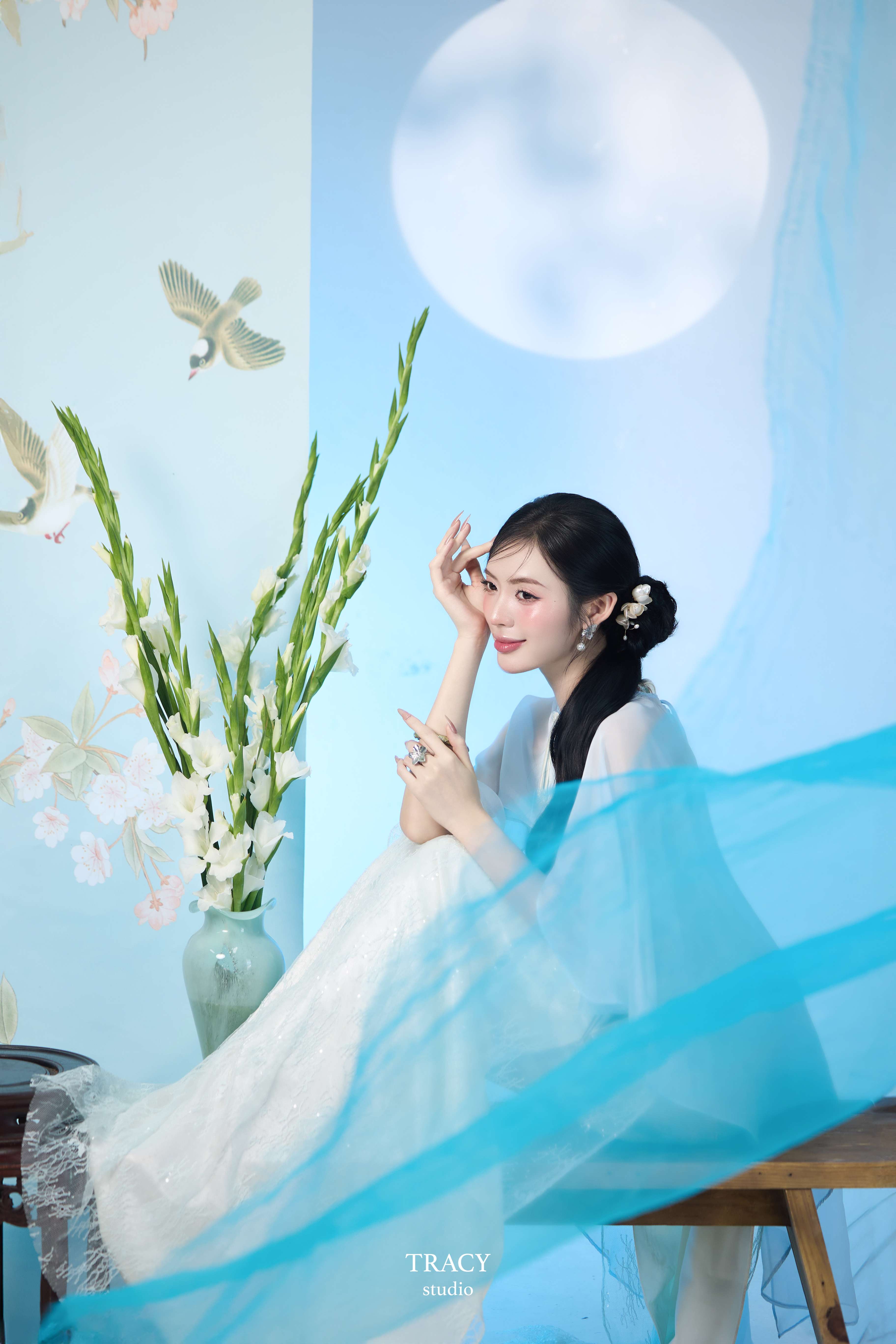 frontend/img/gallery/anh-tet-yem-ao-dai/tracy-studio-chup-concept-yem-thien-thanh (8).jpg